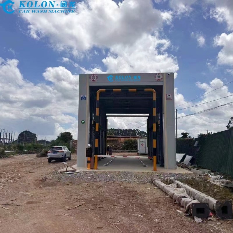 ماشين لباسشويي اتوبوس کلون 67kw با دکمه توقف امنيتي و حداکثر سرعت شستشوي 7 اتوبوس در ساعت